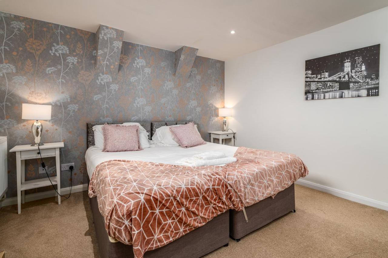 Spacious Contractor House For Large Groups - Private Parking Northampton Exterior foto
