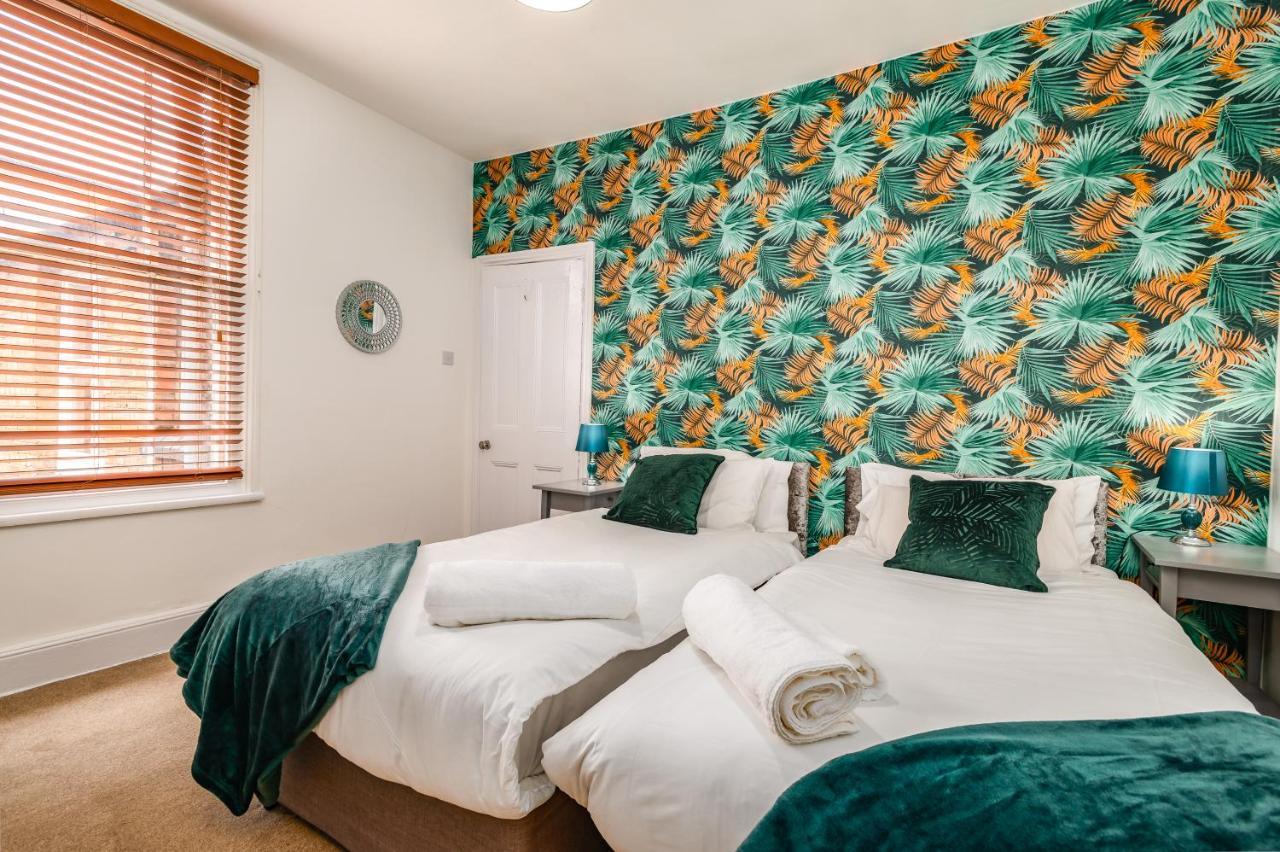 Spacious Contractor House For Large Groups - Private Parking Northampton Exterior foto