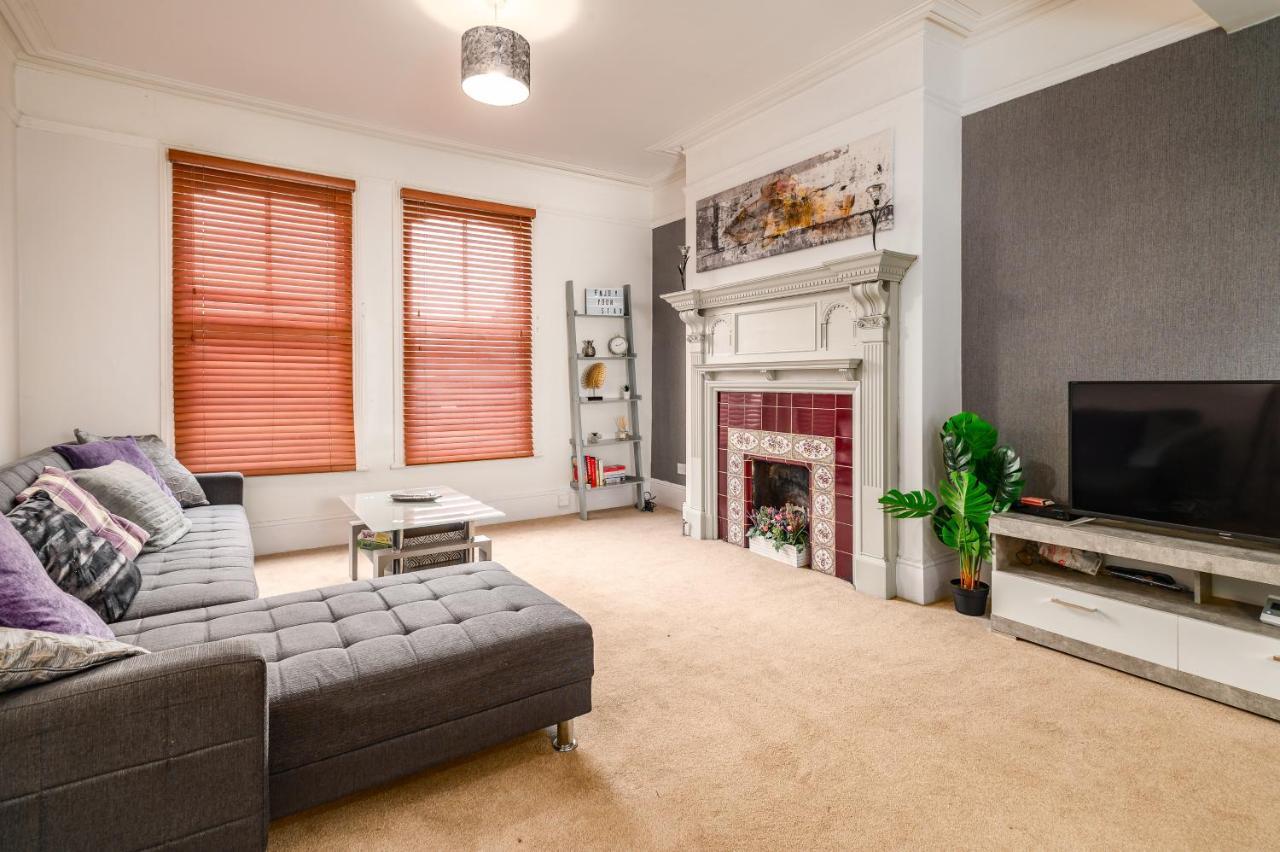 Spacious Contractor House For Large Groups - Private Parking Northampton Exterior foto