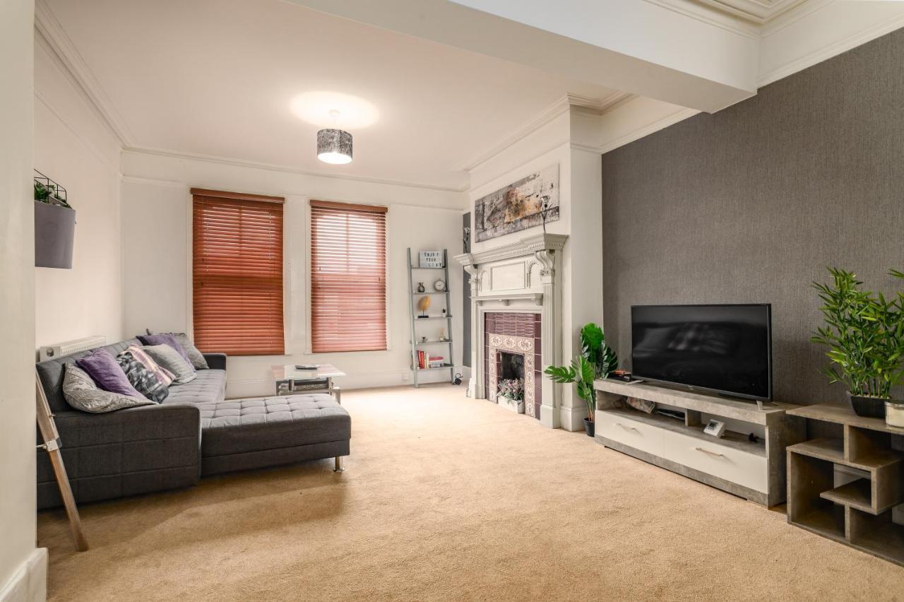 Spacious Contractor House For Large Groups - Private Parking Northampton Exterior foto