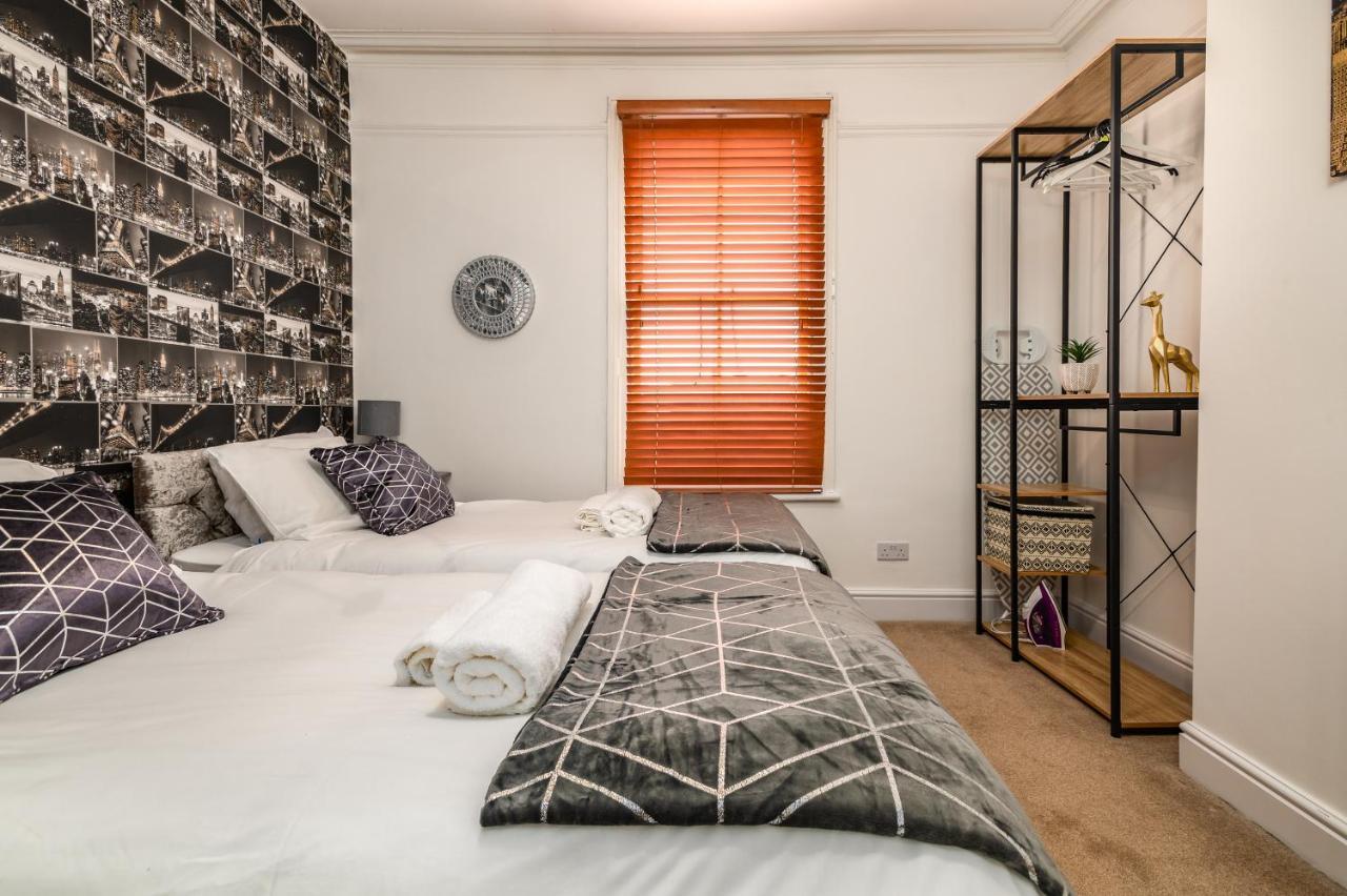 Spacious Contractor House For Large Groups - Private Parking Northampton Exterior foto